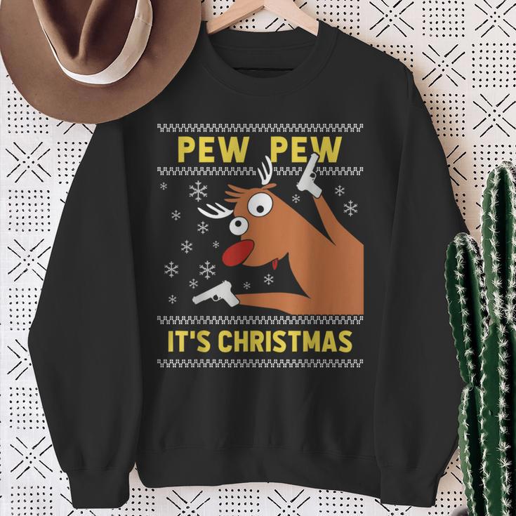 Ugly Christmas Sweater Pew Pew Crazy Reindeer Xmas Sweatshirt Geschenke für alte Frauen