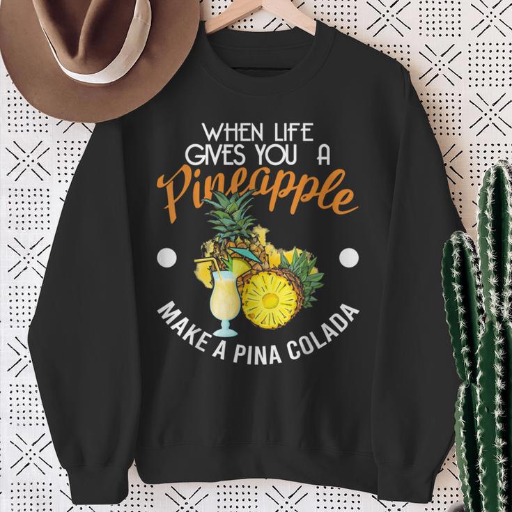 Wenn Das Leben Dir Eine Pineanas Gibt Mach Eine Pina Colada S Sweatshirt Geschenke für alte Frauen