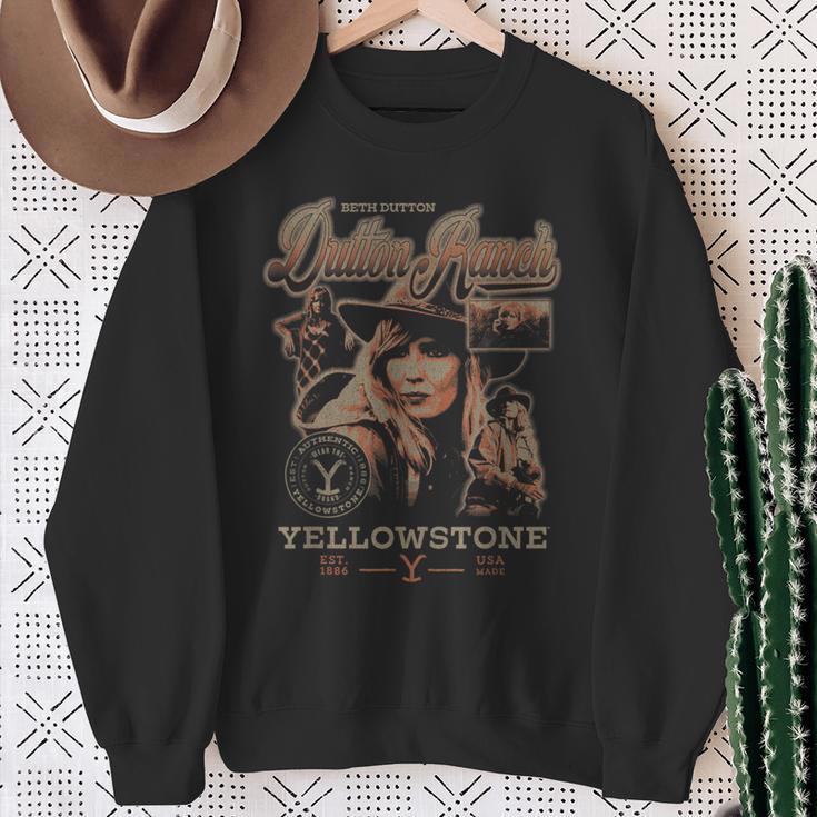 Yellowstone Iconic Beth Dutton Distressed Big Chest Poster Sweatshirt Geschenke für alte Frauen