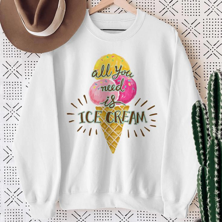 Alles Was Sie Brauchen Ist Eis Everything You Need Is Eis Sweatshirt Geschenke für alte Frauen