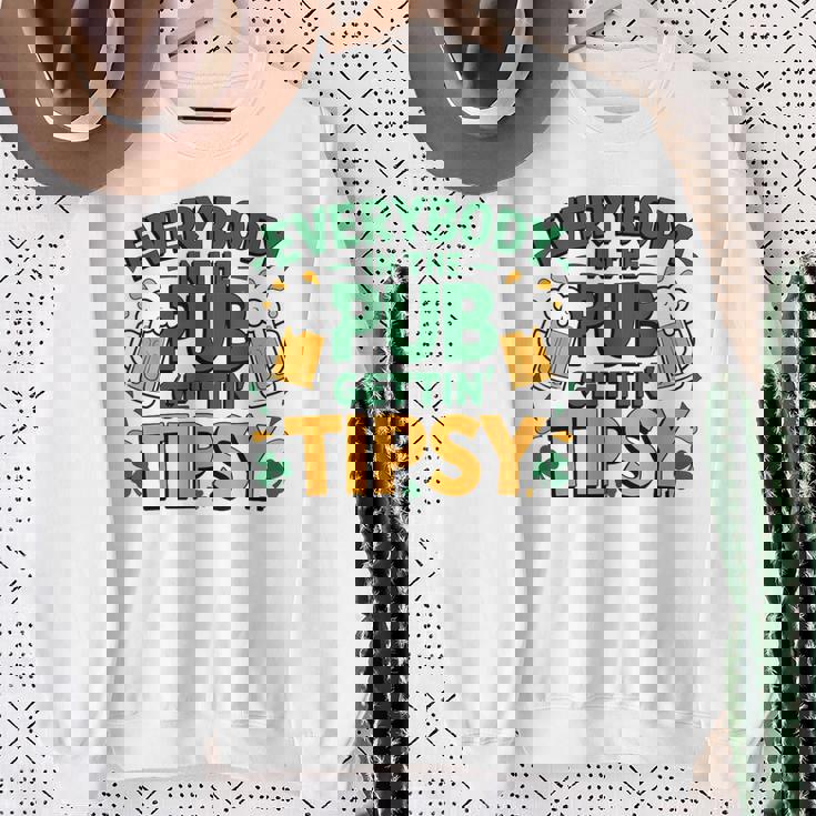 Everybody In The Pub Getting Tipsy Irish St Patrick's Day Sweatshirt Gifts for Old Women