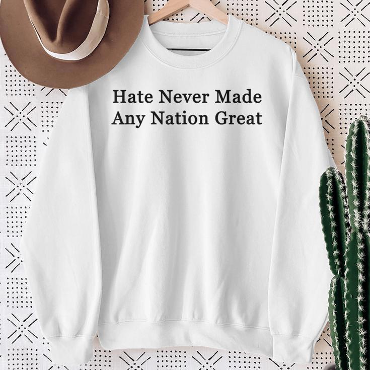 Hate Never Made Any Nation Great Sweatshirt Geschenke für alte Frauen