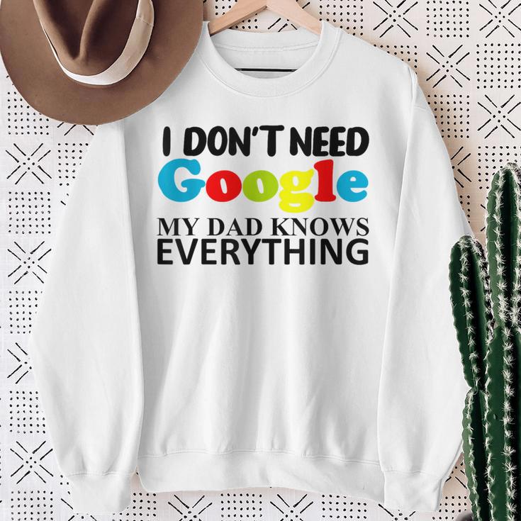 Ich Brauche Google Nicht Meinater Weiß Alles Tochter Son Gray Sweatshirt Geschenke für alte Frauen