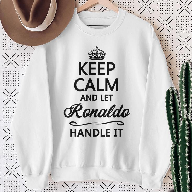 Keep Calm And Let Ronaldo Handle It Name Gray Sweatshirt Geschenke für alte Frauen