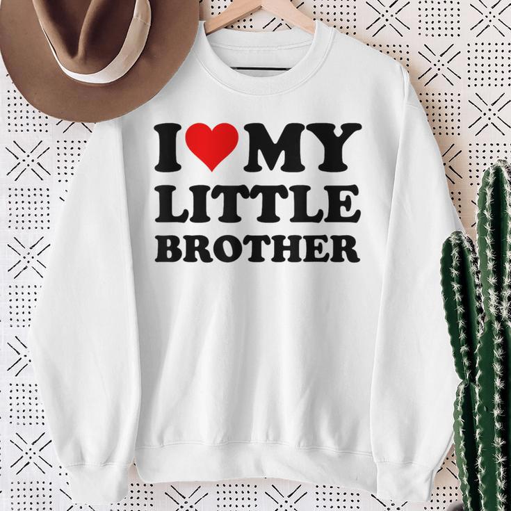 I Love My Little Brother Sweatshirt Geschenke für alte Frauen