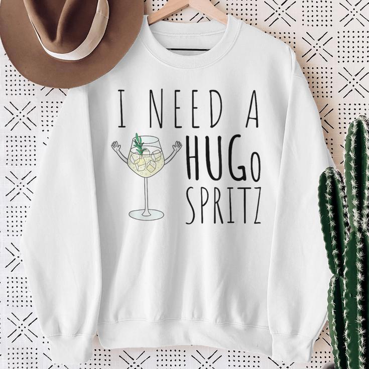 I Need A Hugo Spritz Summer Elderberry Prosecco Cocktail Hug Sweatshirt Geschenke für alte Frauen