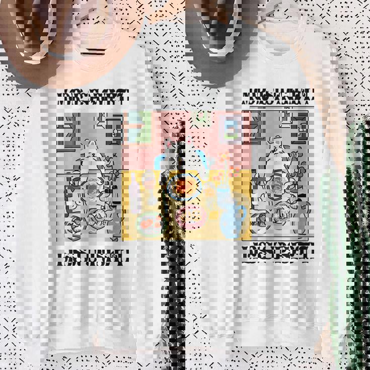 More Spaghetti Less Regretti Cat Eats Spaghetti Meme Sweatshirt Geschenke für alte Frauen