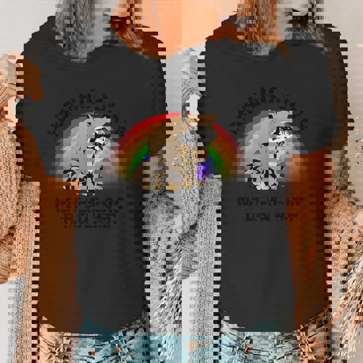 Pocket Raccoon Women's T-Shirt - Cute Animal Theme for Nature Lovers