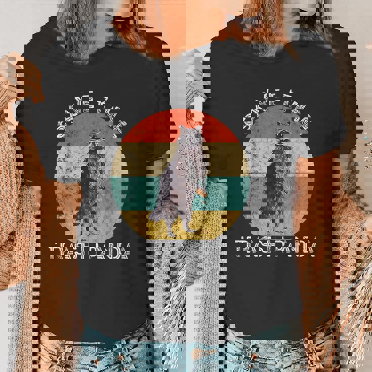 Save the Raccoon Women's T-Shirt - Retro Vintage Sunset Animal Design