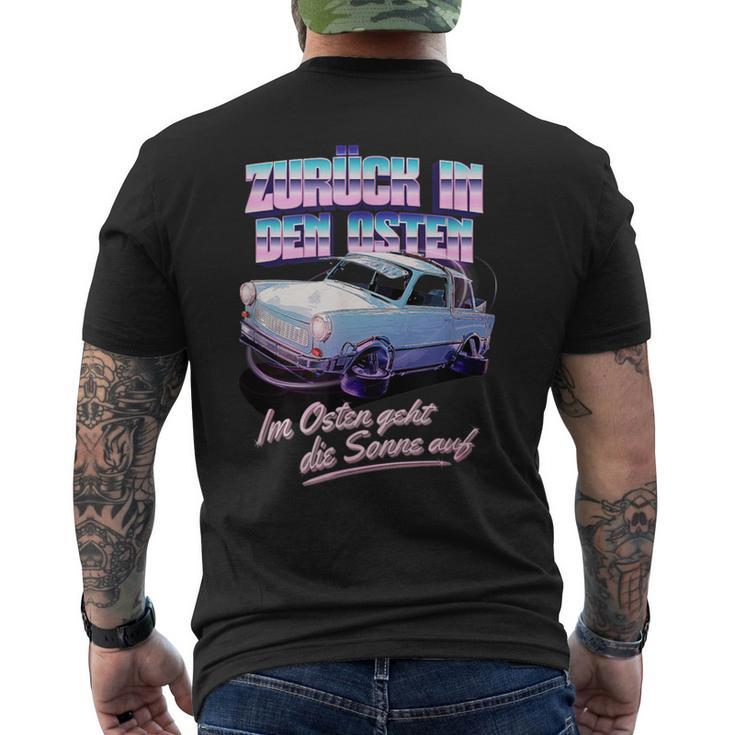 Back To The East Trabi Zeitmaschine T-Shirt mit Rückendruck