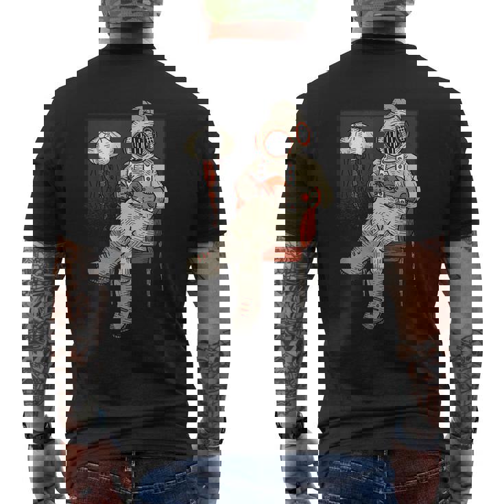 Diver Book Reading Men's Back Print T-Shirt