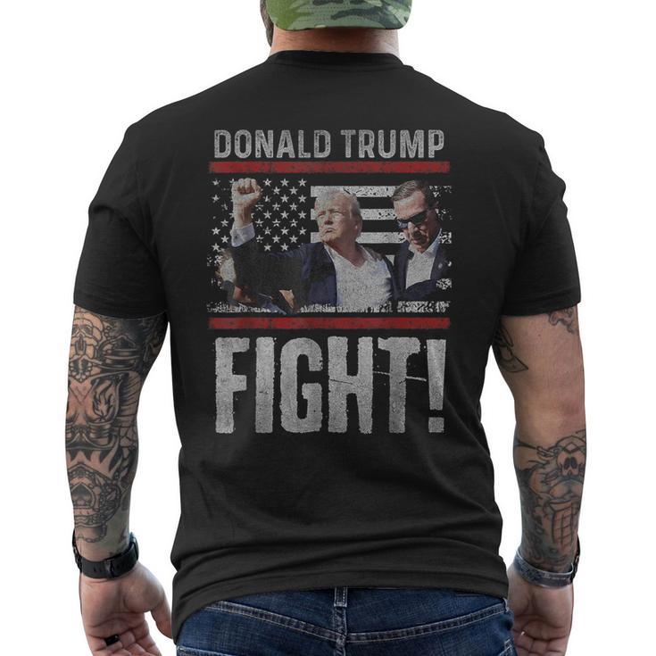 Donald Trump Fist Pump We Fight American Flag Trump 2024 T-Shirt mit Rückendruck