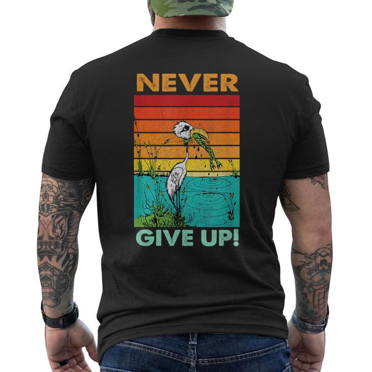 Never Ever Give Up Motivational T-Shirt mit Rückendruck