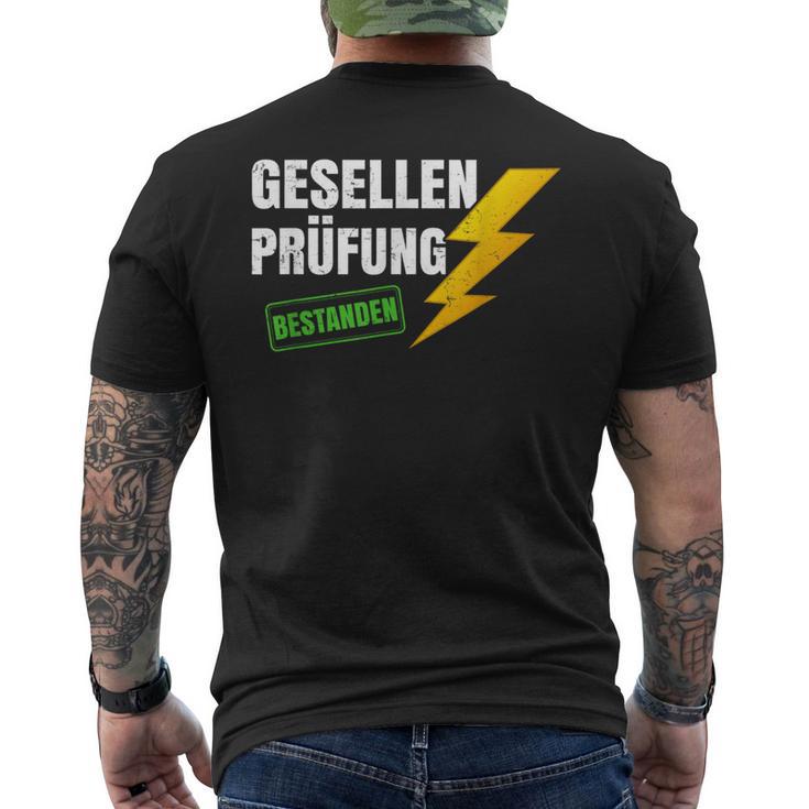 Gesellenprüfung Elektriker Gesellenbrief Saying Gesellen T-Shirt mit Rückendruck