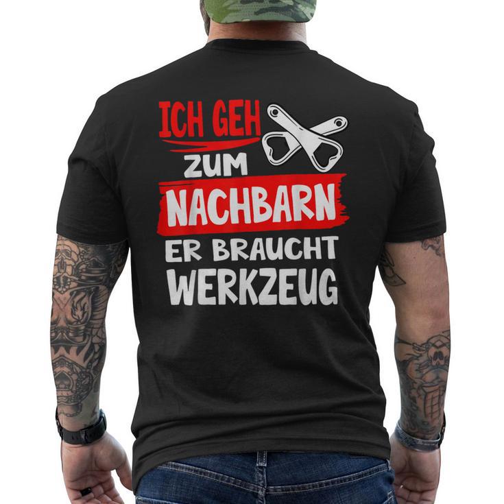 Ich Geh Zum Nachbarn Er Braucht Werkzeug S T-Shirt mit Rückendruck