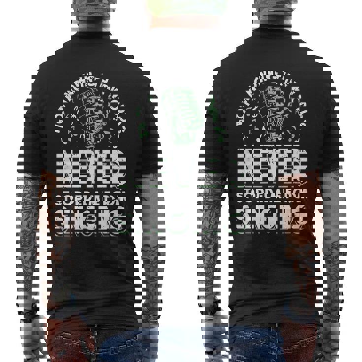 Ne Pas Connaître Les Mots Ne M'a Jamais Empêché De Chanter De La Musique T-shirt imprimé au dos