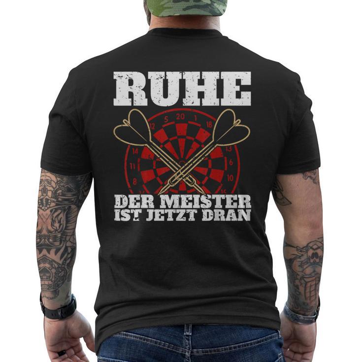 With Ruhe Der Meister Ist Dran Dart Player T-Shirt mit Rückendruck