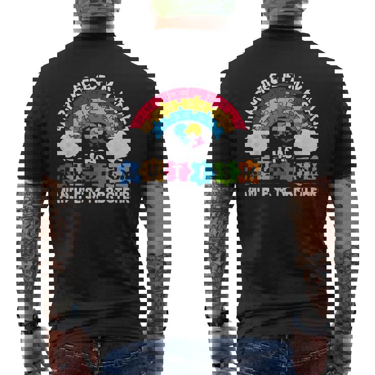 Un Gran Pedazo De Mi Corazón Tiene Autismo Y Él Es Mi Hermano Camiseta Hombre Estampado Espalda