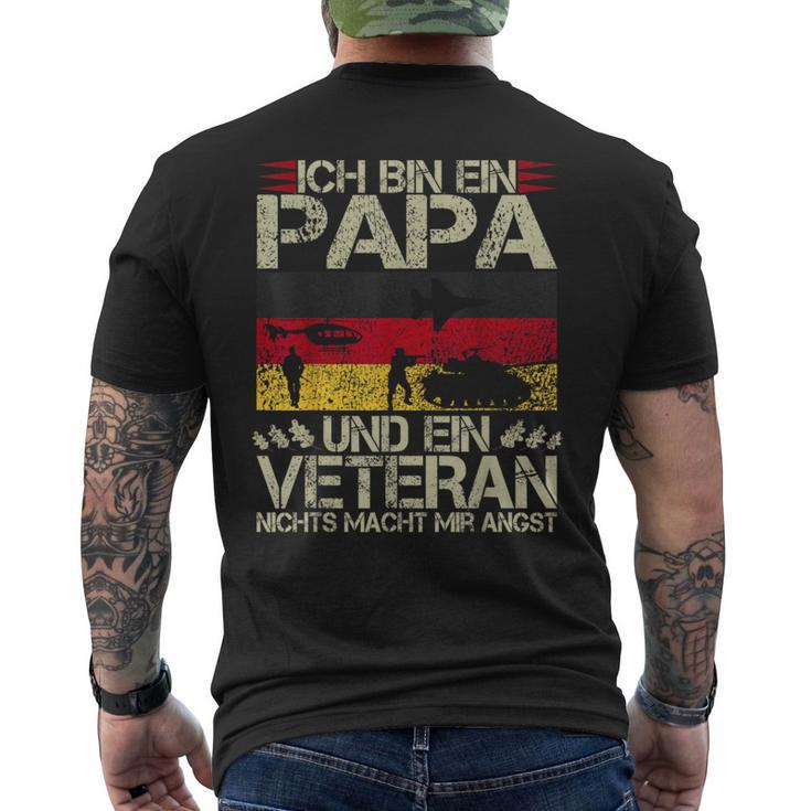 Veteran Father's Day Oak Leaves Soldier And Dad T-Shirt mit Rückendruck