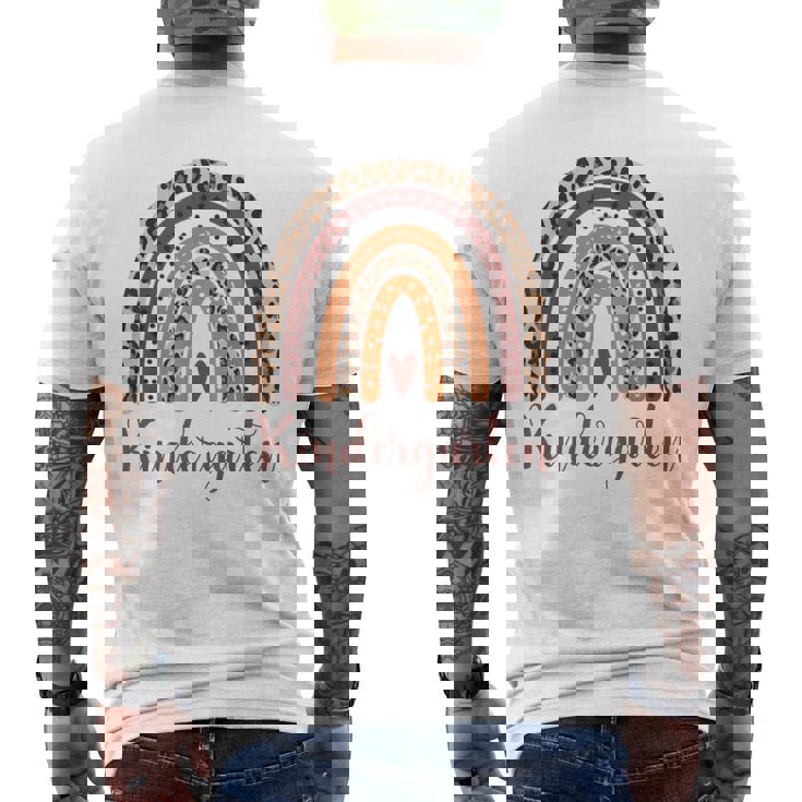 Maternelle En Forme De Cœur Pour Enseignant Motif Léopard Arc-En-Ciel T-shirt imprimé au dos