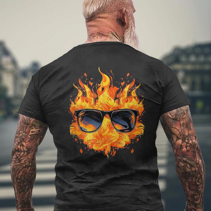 Cool Fire And Flames Glasses T-Shirt mit Rückendruck Geschenke für alte Männer