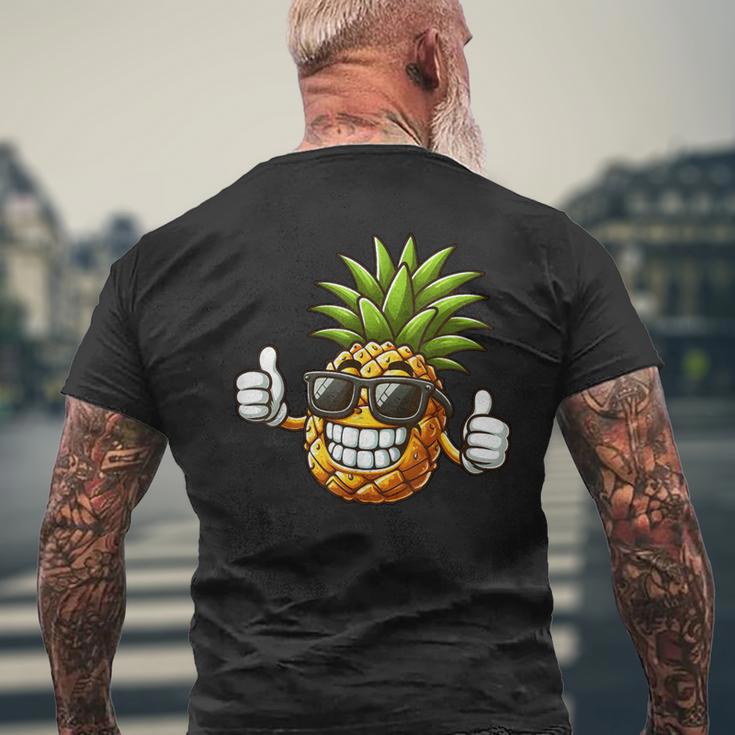 Cool Pineapple Wearing Sunglasses Fun Fruit T-Shirt mit Rückendruck Geschenke für alte Männer