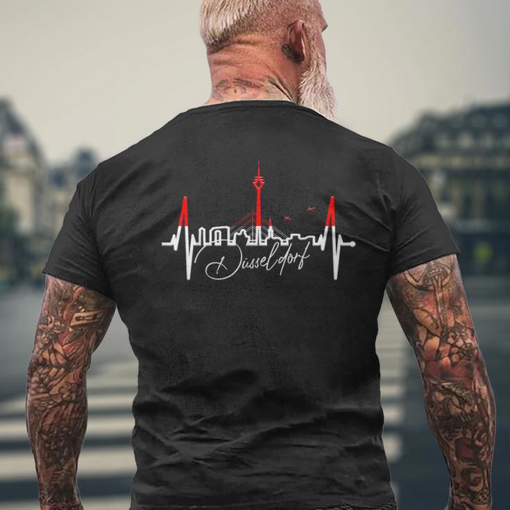 Düsseldorf Skyline Heartbeat Heart I Love Düsseldorfer T-Shirt mit Rückendruck Geschenke für alte Männer