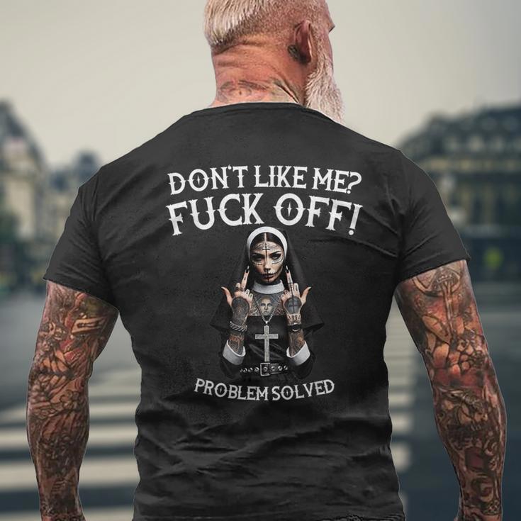 Fearless Nun Rebellion With Style T-Shirt mit Rückendruck Geschenke für alte Männer