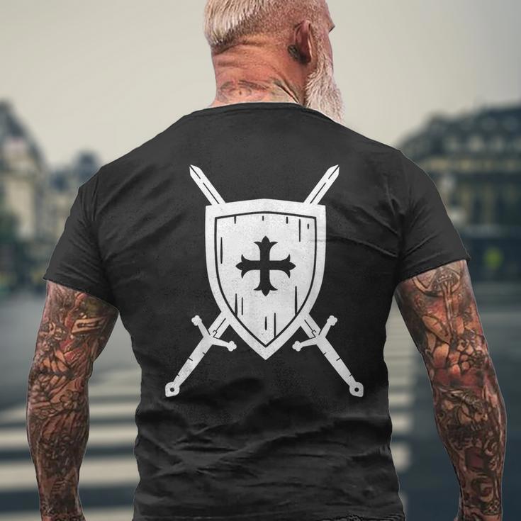 Knight Costume Knight Costume Shield Sword T-Shirt mit Rückendruck Geschenke für alte Männer