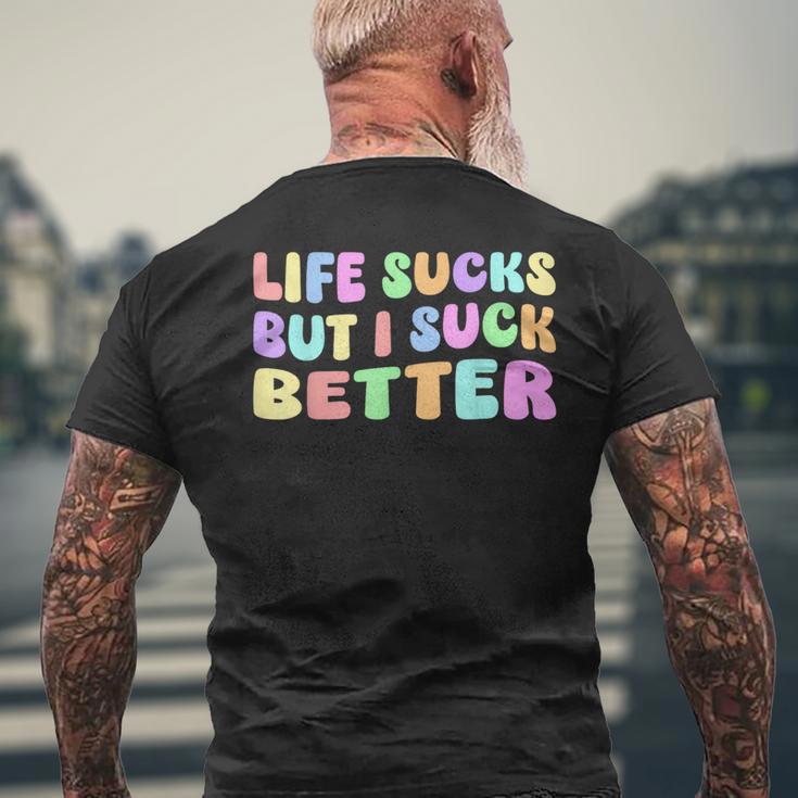 Life Sucks But I Suck Better Saying For Adults Humour T-Shirt mit Rückendruck Geschenke für alte Männer