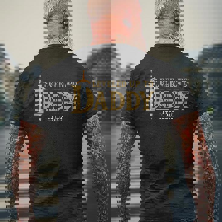 Nivelado Hasta Papá Est 2025 Nivel Desbloqueado Papá Gaming Camiseta Hombre Estampado Espalda Regalos para ancianos