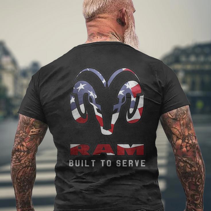 Ram Trucks Americana Built To Serve T-Shirt mit Rückendruck Geschenke für alte Männer