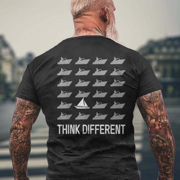 Think Different Sailing Boat Sailing Captain Skipper T-Shirt mit Rückendruck Geschenke für alte Männer