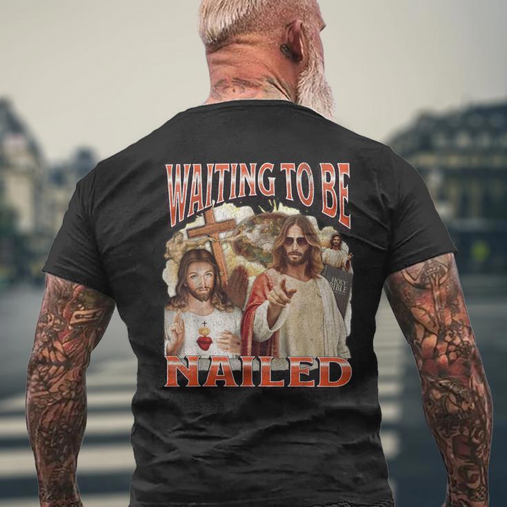 I Wait To Be Nailed Offensive Jesus Humour Adult T-Shirt mit Rückendruck Geschenke für alte Männer