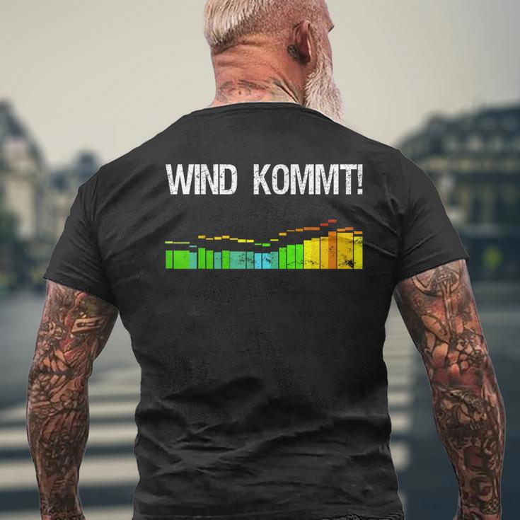 Wind Comes Kiter Surfer Saying Kitesurfer Windsurf T-Shirt mit Rückendruck Geschenke für alte Männer