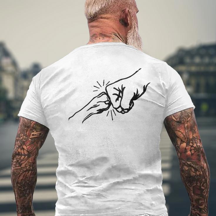 Dog And Man Hitting Hand Man Dog Friendship Bump Dog Paw Gray T-Shirt mit Rückendruck Geschenke für alte Männer