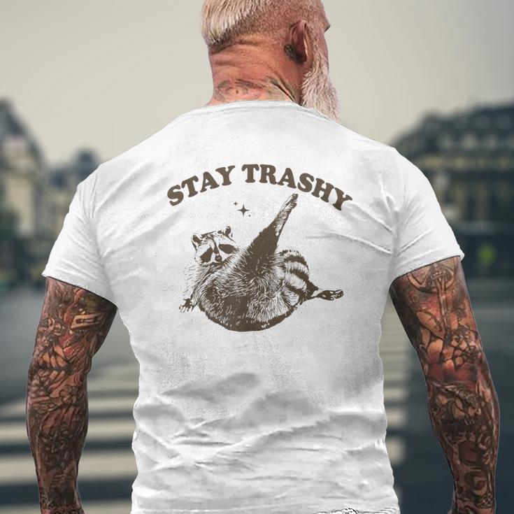 Raccoon Stay Trashy Fun Meme Gray T-Shirt mit Rückendruck Geschenke für alte Männer