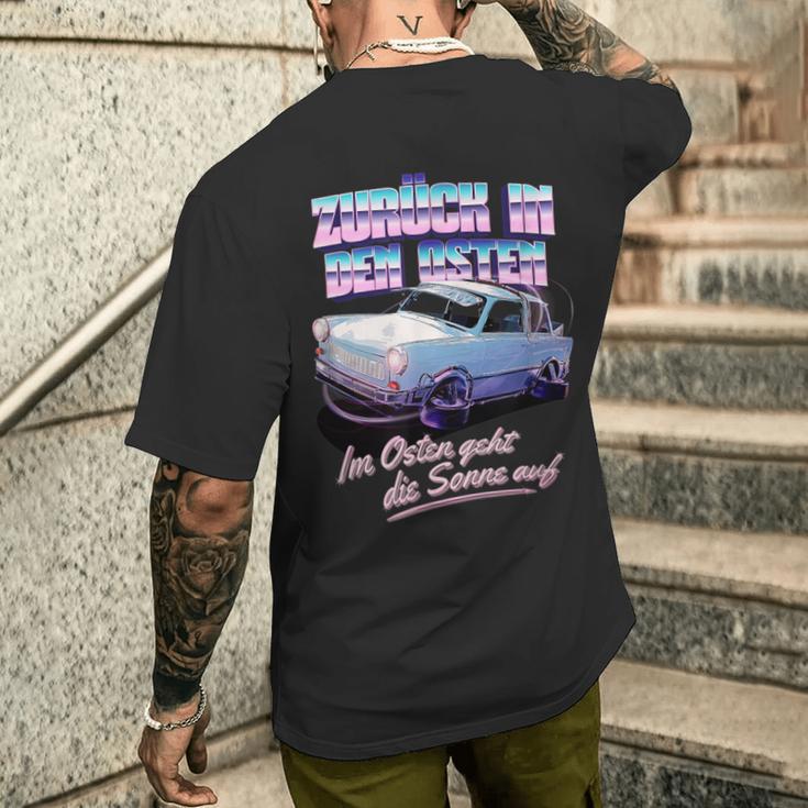 Back To The East Trabi Zeitmaschine T-Shirt mit Rückendruck Geschenke für Ihn