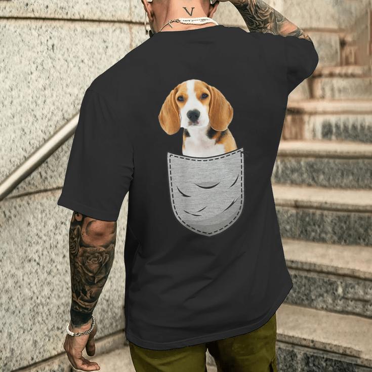 Beagle In The Chest Pocket Pocket For Dog Owners T-Shirt mit Rückendruck Geschenke für Ihn