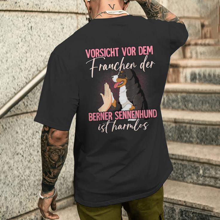 Bernese Mountain Dog Orsichtor Dem Frauchen T-Shirt mit Rückendruck Geschenke für Ihn