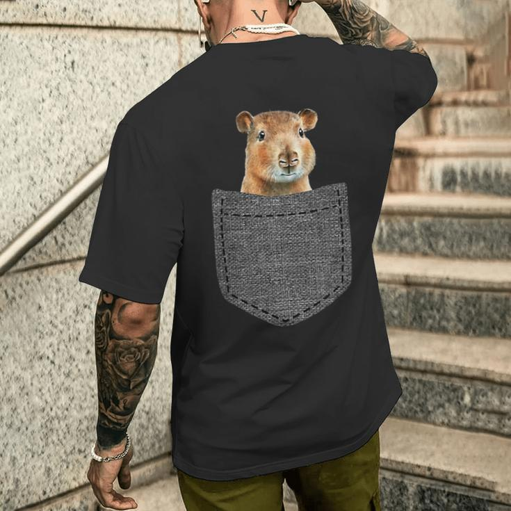 Capybara In Chest Pocket Capybara T-Shirt mit Rückendruck Geschenke für Ihn