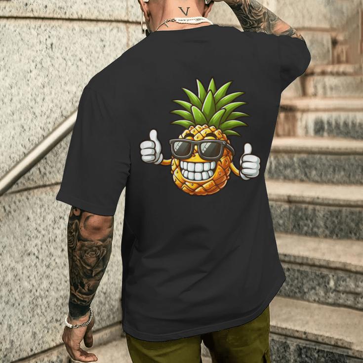 Cool Pineapple Wearing Sunglasses Fun Fruit T-Shirt mit Rückendruck Geschenke für Ihn