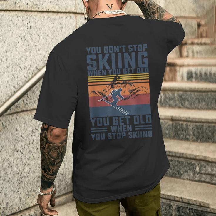 You Don't Stop Skiing When You Get Old Skier Skier Lover T-Shirt mit Rückendruck Geschenke für Ihn