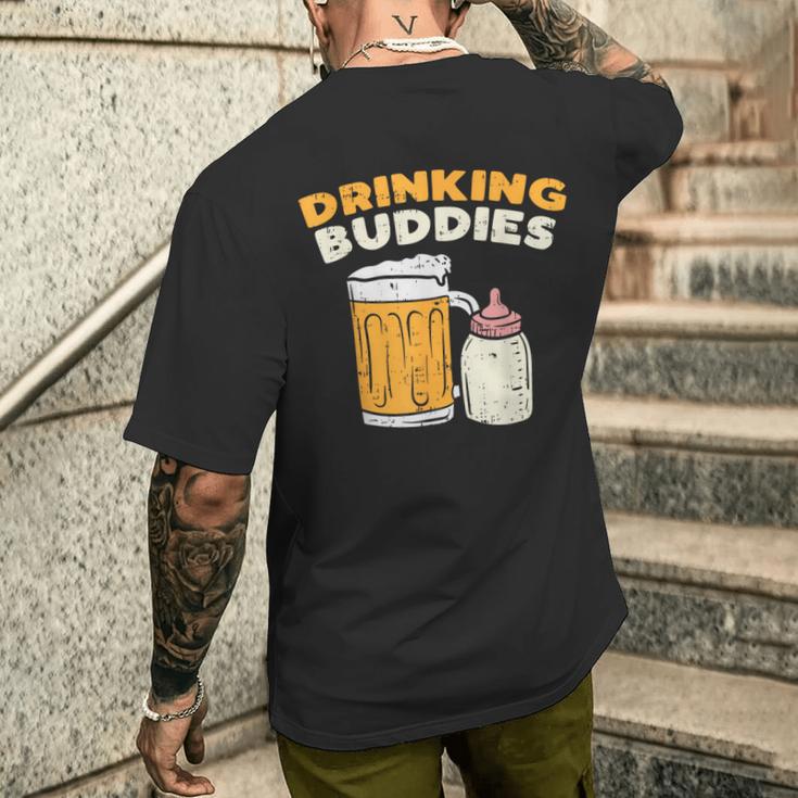 Drinkin Buddies Baby Bottle Son And Dad Matching Fathers Day T-Shirt mit Rückendruck Geschenke für Ihn