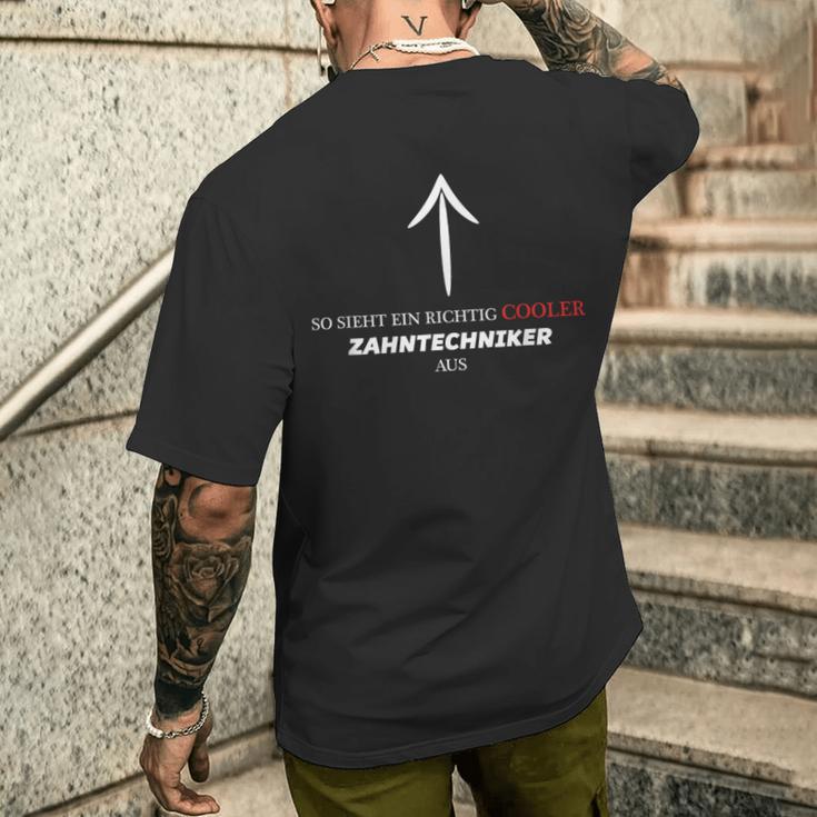 With Text So Looks Ein Richtig Cooler Zahntechniker Aus T-Shirt mit Rückendruck Geschenke für Ihn