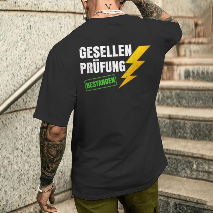 Gesellenprüfung Elektriker Gesellenbrief Saying Gesellen T-Shirt mit Rückendruck Geschenke für Ihn