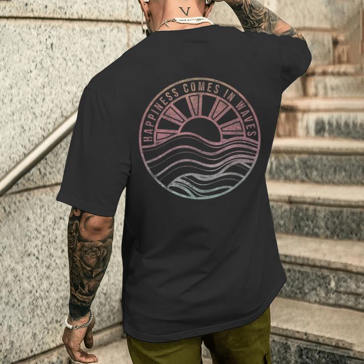 Happiness Comes In Waves Sunset Beach Wave Gradient T-Shirt mit Rückendruck Geschenke für Ihn