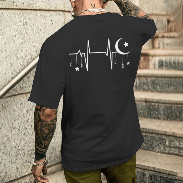 Heartbeat Of Faith – Islamic Crescent And Lantern T-Shirt mit Rückendruck Geschenke für Ihn