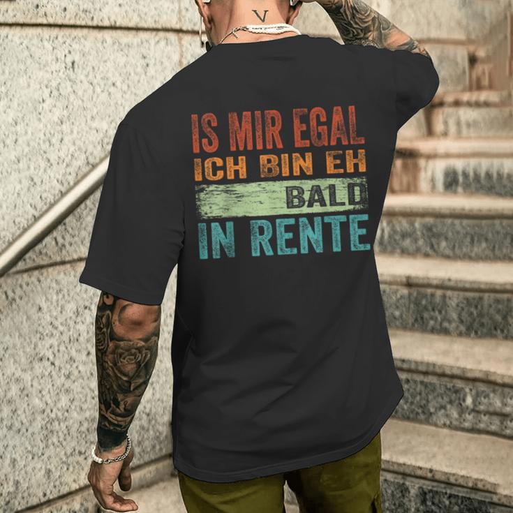 Ist Mir Egal Ich Bin Eh Bald In Retire T-Shirt mit Rückendruck Geschenke für Ihn