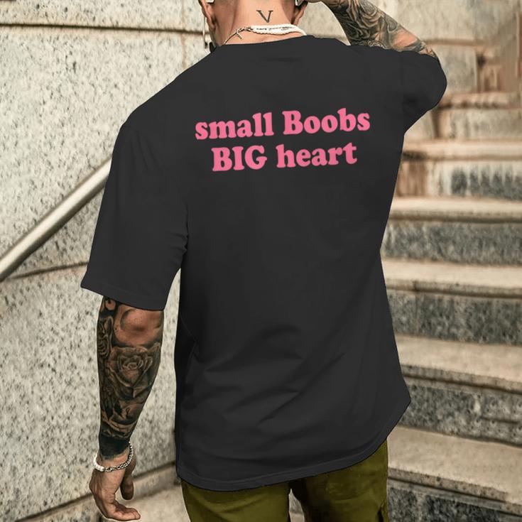 Small Boobs Big Heart Y2k 2000S T-Shirt mit Rückendruck Geschenke für Ihn